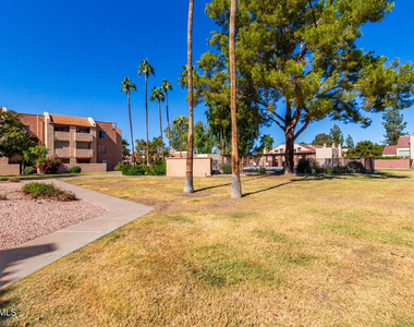540 N May Street - Photo Thumbnail 25