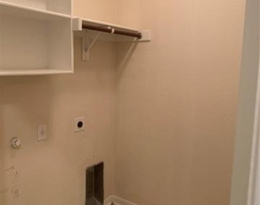 3034 Lakefield Drive - Photo Thumbnail 20
