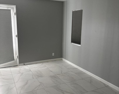 1820 E Morten Avenue - Photo Thumbnail 10