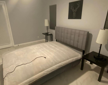 1820 E Morten Avenue - Photo Thumbnail 3