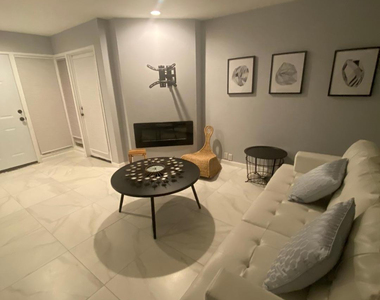 1820 E Morten Avenue - Photo Thumbnail 4
