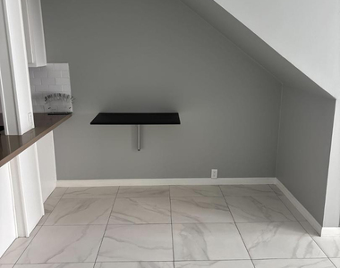 1820 E Morten Avenue - Photo Thumbnail 9