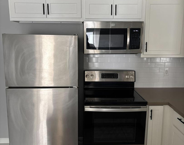 1820 E Morten Avenue - Photo Thumbnail 8