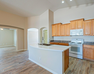 11570 W Yuma Street - Photo Thumbnail 14