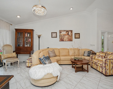 9708 Erica Court - Photo Thumbnail 13
