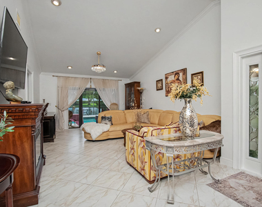 9708 Erica Court - Photo Thumbnail 10