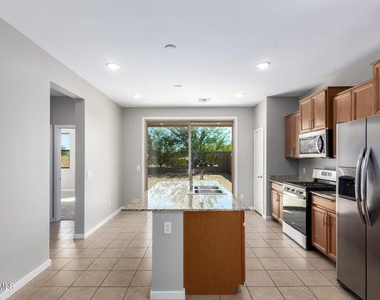39941 W Williams Way - Photo Thumbnail 11
