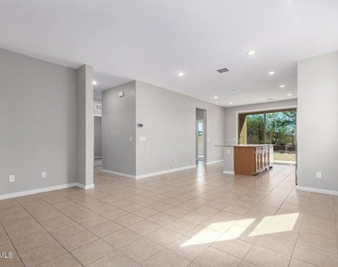 39941 W Williams Way - Photo Thumbnail 3