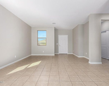 39941 W Williams Way - Photo Thumbnail 9