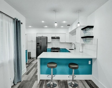 708 Ne 24th Avenue - Photo Thumbnail 28