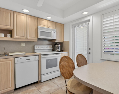 3150 Ne 48th Court - Photo Thumbnail 4