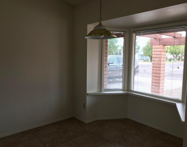 13243 N 47th Place - Photo Thumbnail 10