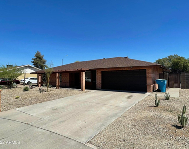 13243 N 47th Place - Photo Thumbnail 2