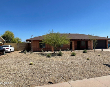 13243 N 47th Place - Photo Thumbnail 1