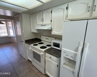 13243 N 47th Place - Photo Thumbnail 9