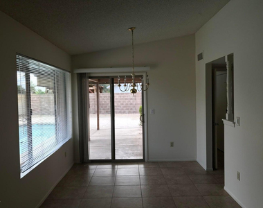 13243 N 47th Place - Photo Thumbnail 11