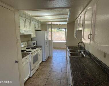 13243 N 47th Place - Photo Thumbnail 5