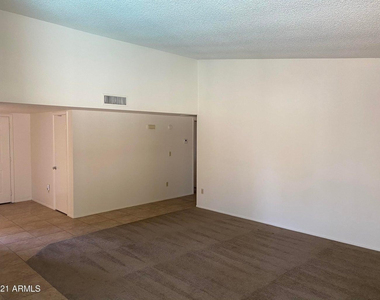 13243 N 47th Place - Photo Thumbnail 4