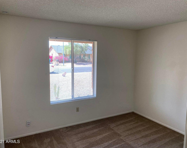 13243 N 47th Place - Photo Thumbnail 15