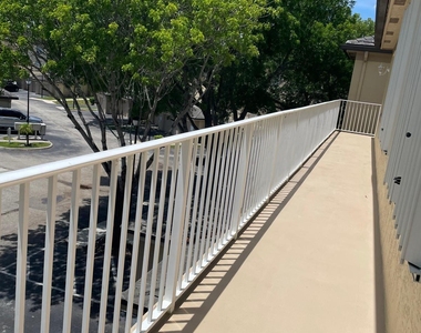 2060 Greenview Shores Boulevard - Photo Thumbnail 1