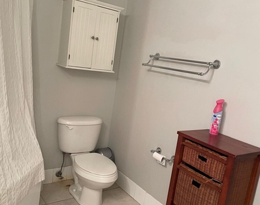 2060 Greenview Shores Boulevard - Photo Thumbnail 12