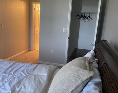 2060 Greenview Shores Boulevard - Photo Thumbnail 10