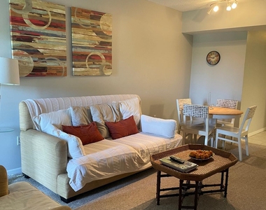 2060 Greenview Shores Boulevard - Photo Thumbnail 7