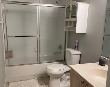 2060 Greenview Shores Boulevard - Photo Thumbnail 17