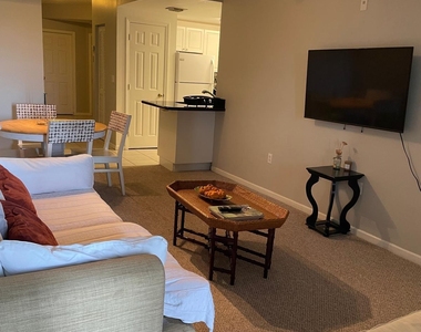2060 Greenview Shores Boulevard - Photo Thumbnail 6