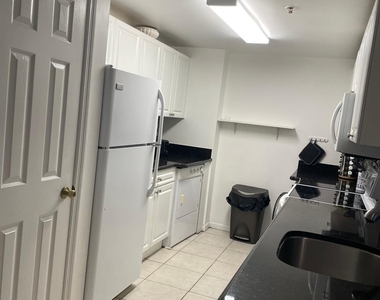 2060 Greenview Shores Boulevard - Photo Thumbnail 2