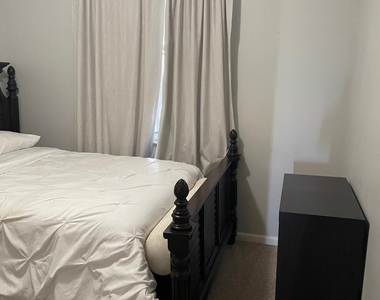 2060 Greenview Shores Boulevard - Photo Thumbnail 13