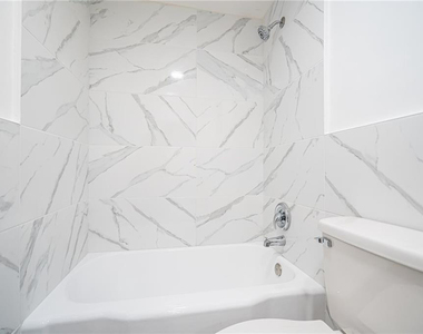 1110 N Riverside Drive - Photo Thumbnail 11