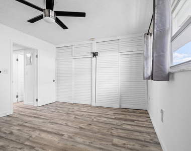 1110 N Riverside Drive - Photo Thumbnail 22