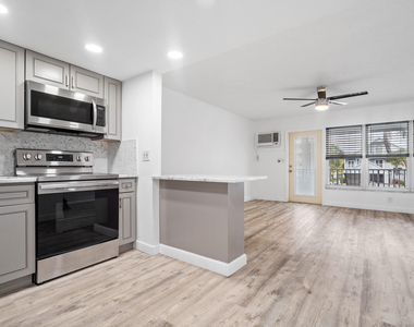 1110 N Riverside Drive - Photo Thumbnail 23