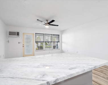 1110 N Riverside Drive - Photo Thumbnail 26