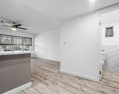 1110 N Riverside Drive - Photo Thumbnail 24