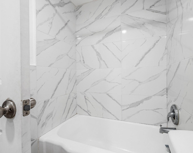 1110 N Riverside Drive - Photo Thumbnail 33