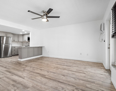 1110 N Riverside Drive - Photo Thumbnail 13
