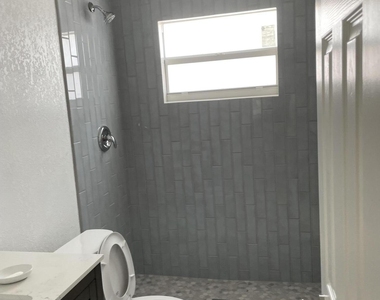 265 Ne 46th Street - Photo Thumbnail 3