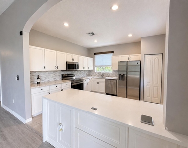 9980 Sw Stonegate Drive - Photo Thumbnail 4