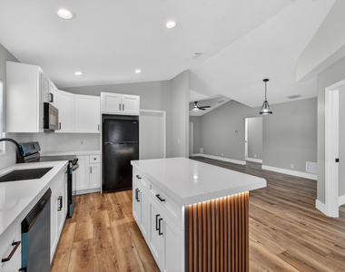 351 Nw 8th Avenue - Photo Thumbnail 4