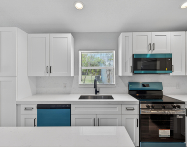 351 Nw 8th Avenue - Photo Thumbnail 8