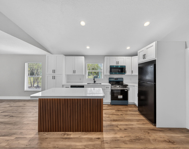 351 Nw 8th Avenue - Photo Thumbnail 2