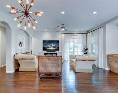 218 Tresana Boulevard - Photo Thumbnail 12