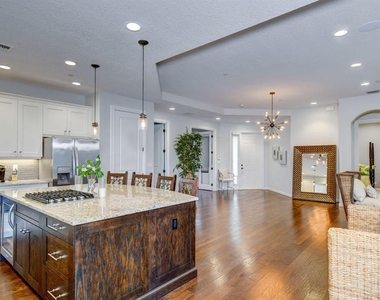 218 Tresana Boulevard - Photo Thumbnail 8