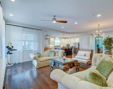 218 Tresana Boulevard - Photo Thumbnail 10