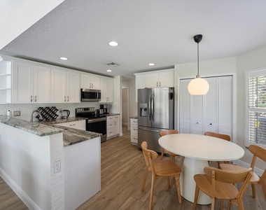 4033 Bluff Harbor Way - Photo Thumbnail 5