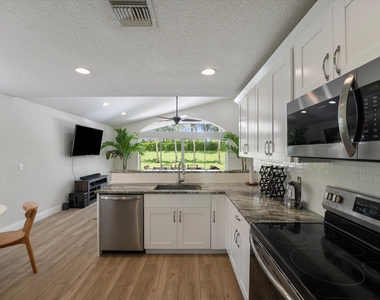 4033 Bluff Harbor Way - Photo Thumbnail 4