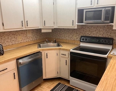 102 Lake Pine Circle - Photo Thumbnail 2