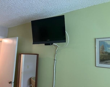 102 Lake Pine Circle - Photo Thumbnail 15